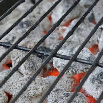 Gas vs Charcoal: Mastering the Art of BBQ Grilling