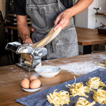 9 Reasons You Should Learn to Cook at a Cooking Class 