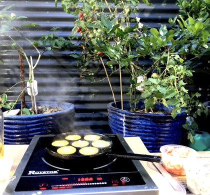 Banh Khot - pancake and stuffings