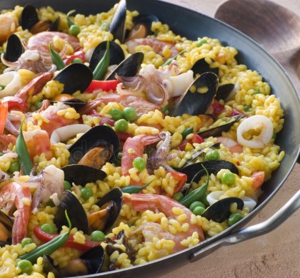 Paella with seafood or chicken