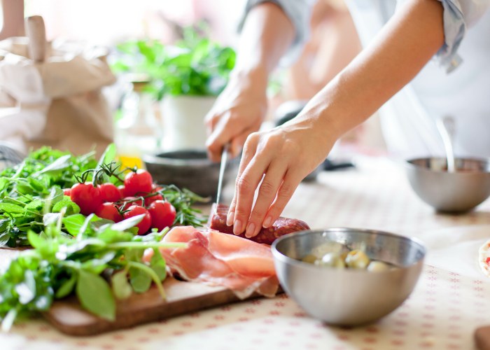 Pros and Cons of Meal Delivery Food Service