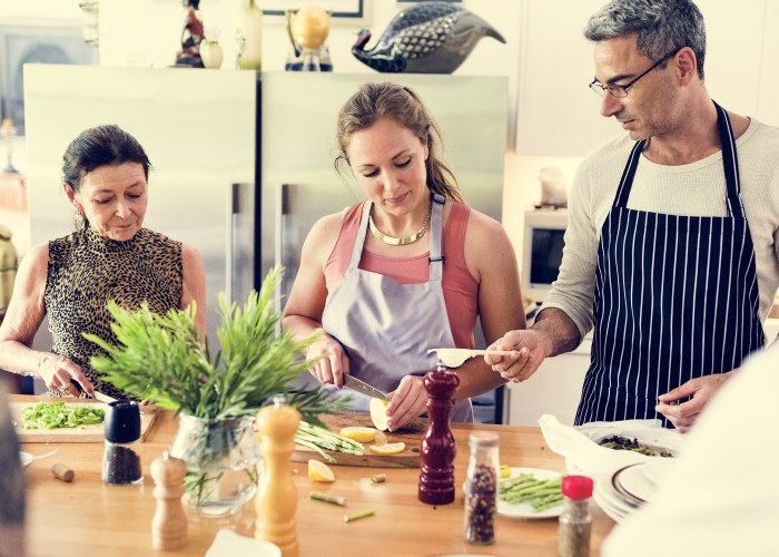 5 Lesser-known Benefits of Group Cooking Classes