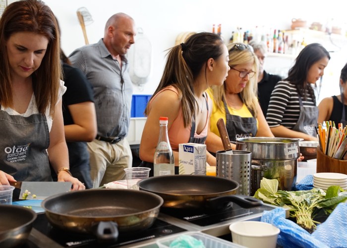 Why Cooking With A Group Is The New Entertaining Trend?