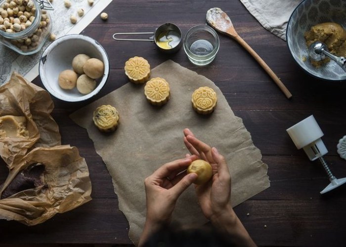 How to Host a Mid-Autumn Festival Party with DIY Mooncakes