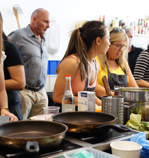 Why Cooking With A Group Is The New Entertaining Trend?